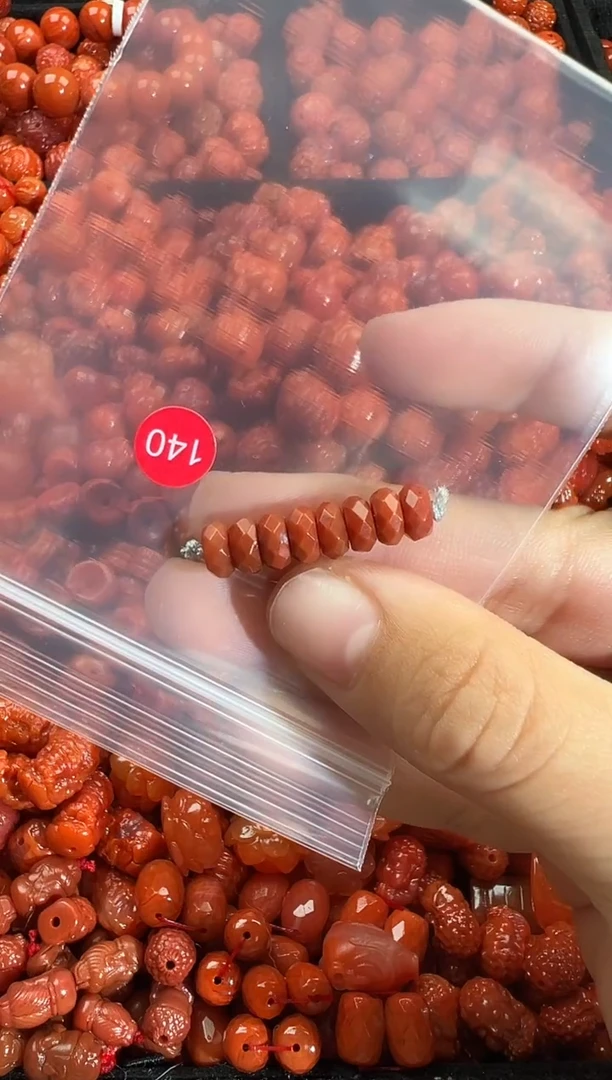 颈饰未镶嵌南红玛瑙1