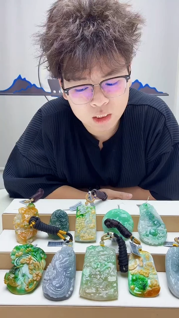 未镶嵌定制翡翠有*?4688zm-毛货挂件