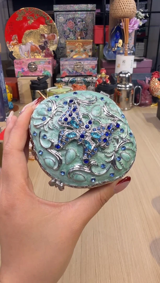 117七宝绿色四角蝴蝶盒