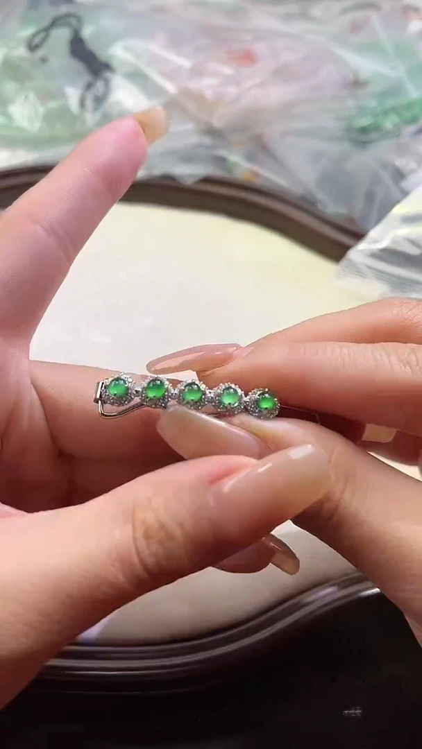 【闪购商品】翡翠颈饰未镶嵌100636818