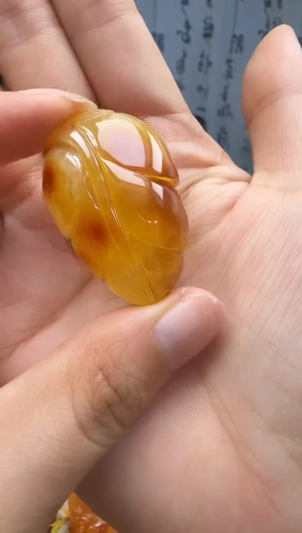 裸石琥珀未镶嵌如图