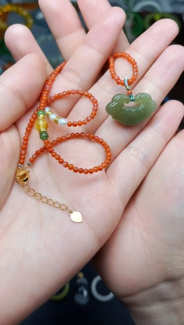 颈饰未镶嵌和田玉如意锁06