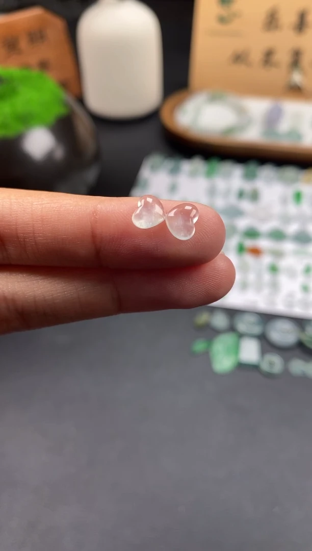 翡翠未镶嵌颈饰翡翠冰种爱心一对