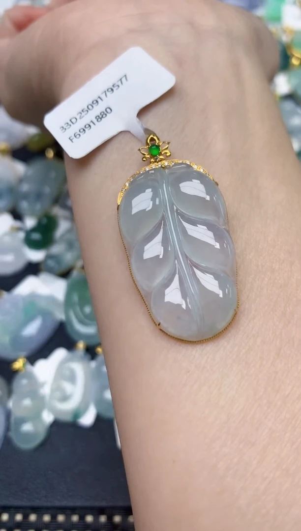 颈饰18K金镶嵌翡翠天然缅甸A货翡翠