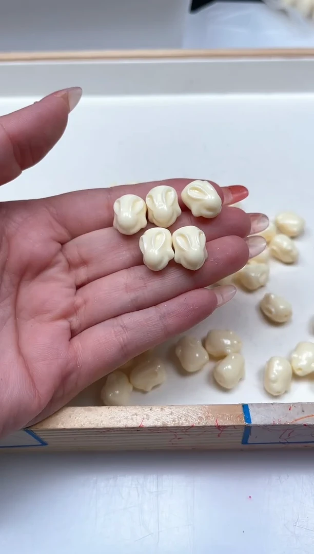 菩提无事牌A1701 牙牙白 趴趴兔5个9.9元