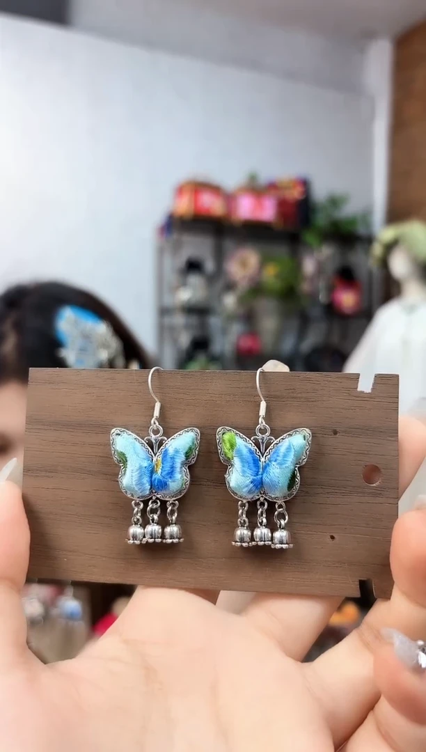 织绣云织瑶非遗老绣饰品415