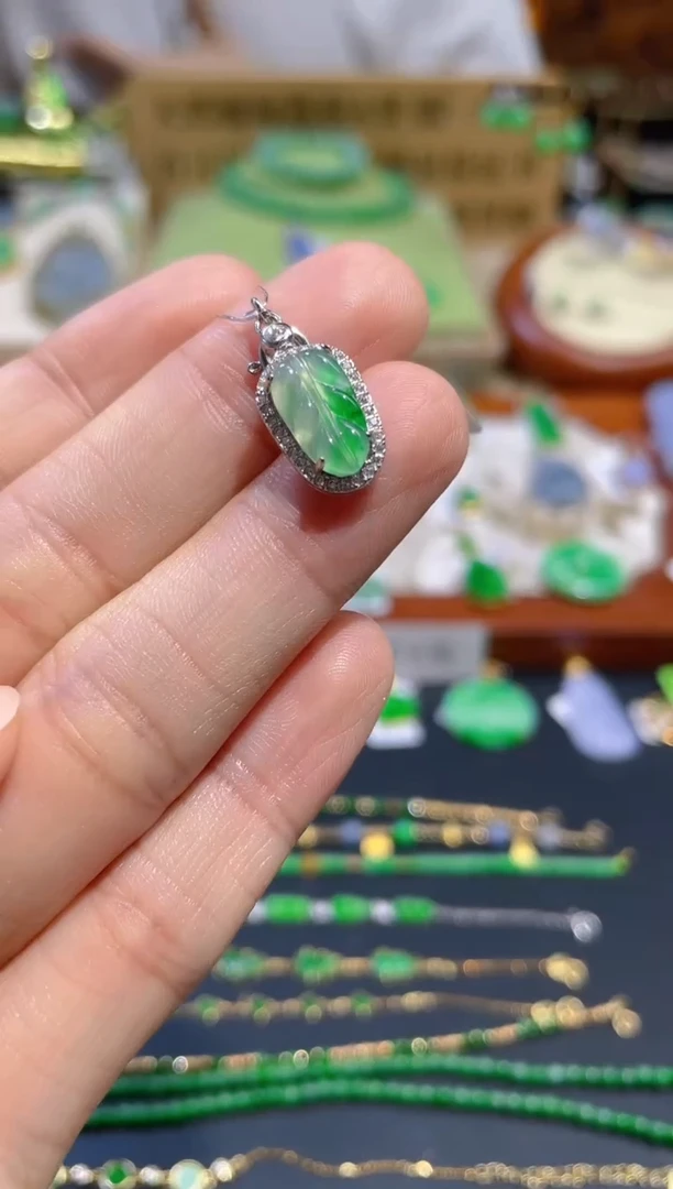 翡翠未镶嵌吊坠(不含链)假一赔三