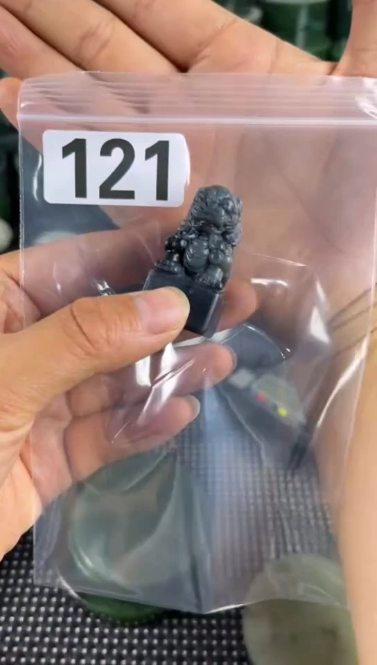 和田玉未镶嵌珠宝半成品狮子