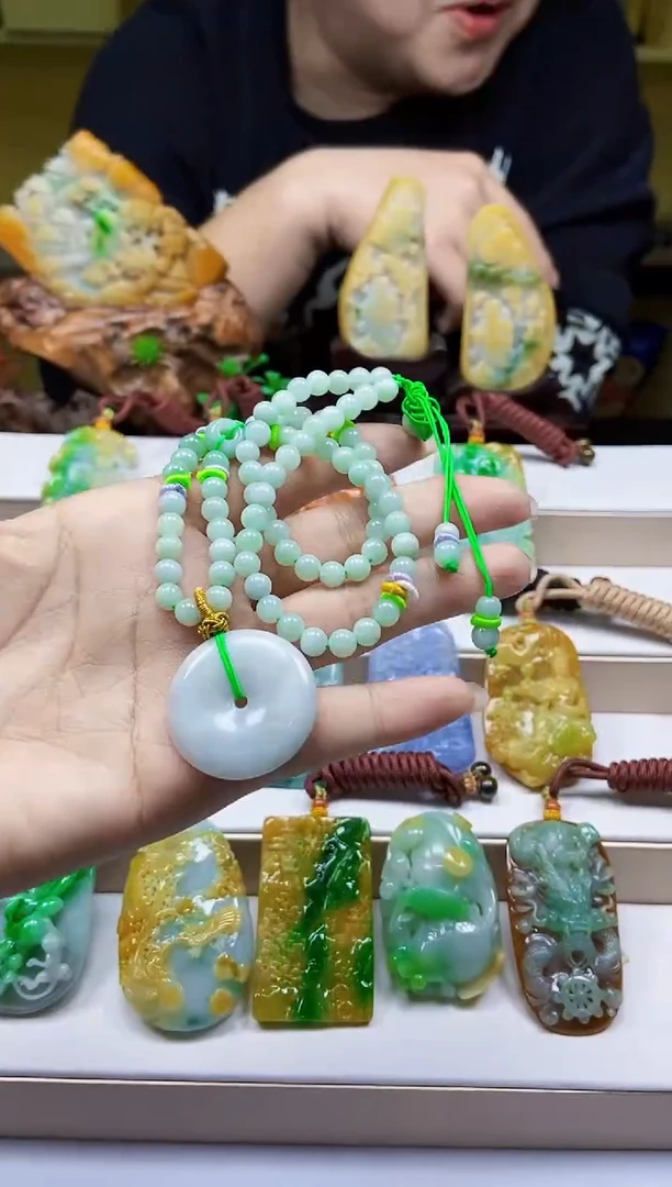 颈饰未镶嵌翡翠翡翠A货