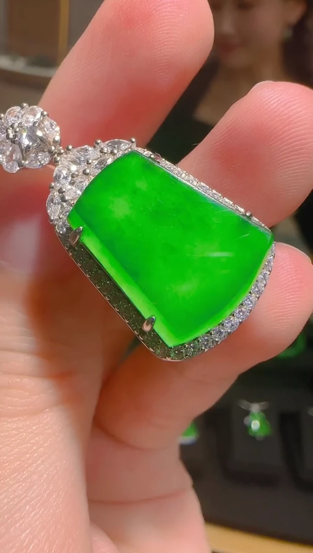 【闪购商品】翡翠吊坠(不含链)银S925镶嵌天然翡翠A货多样性发一件