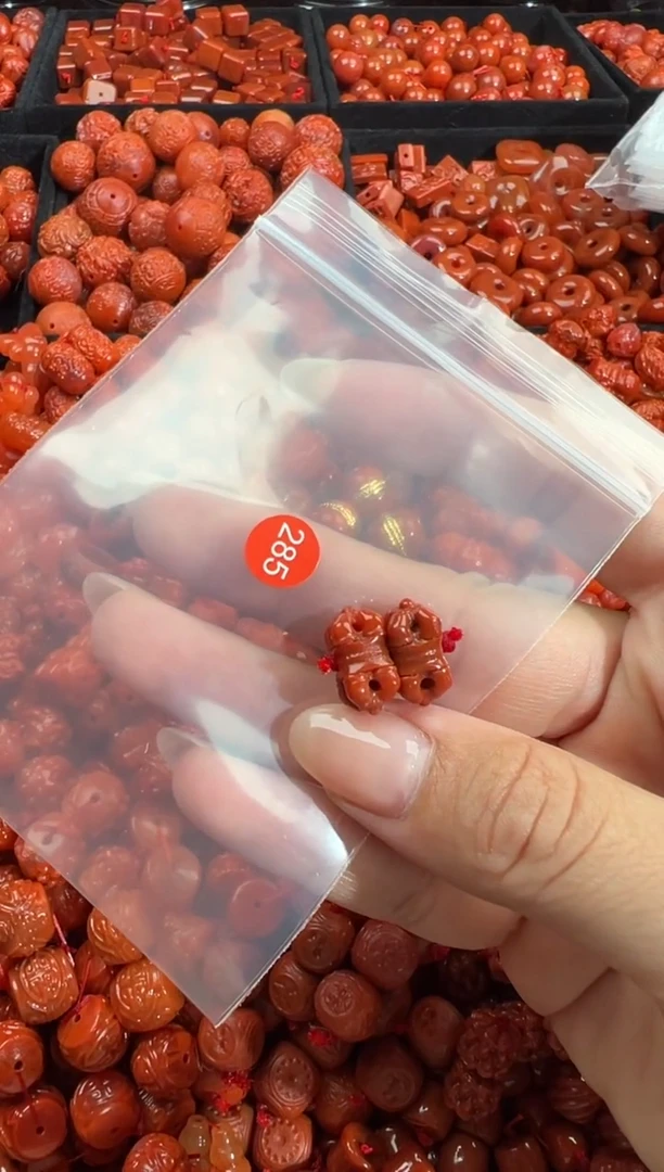 南红玛瑙未镶嵌颈饰1