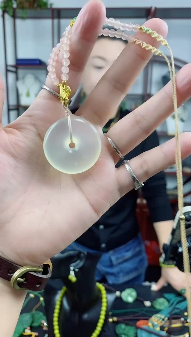 未镶嵌岫玉颈饰平安扣