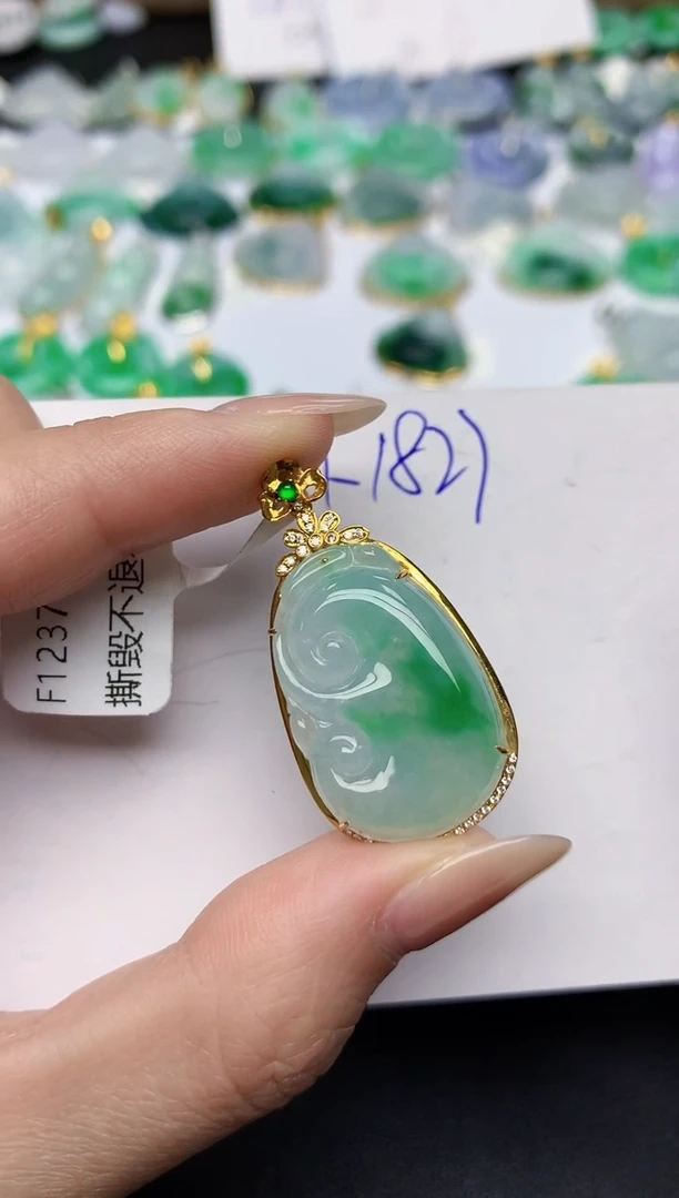 颈饰18K金镶嵌翡翠天然缅甸A货翡翠百元以上9元证书费自理