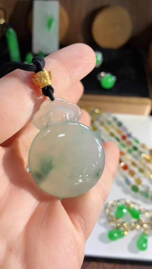 翡翠未镶嵌颈饰吊坠