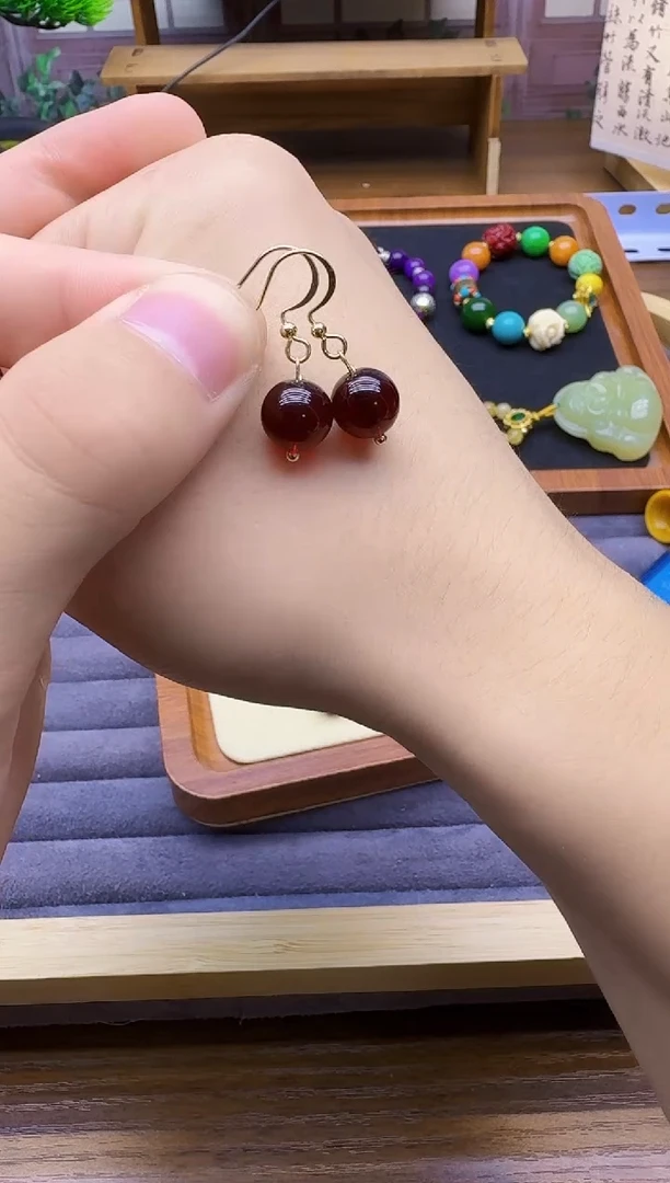 14K金镶嵌血珀耳饰E29