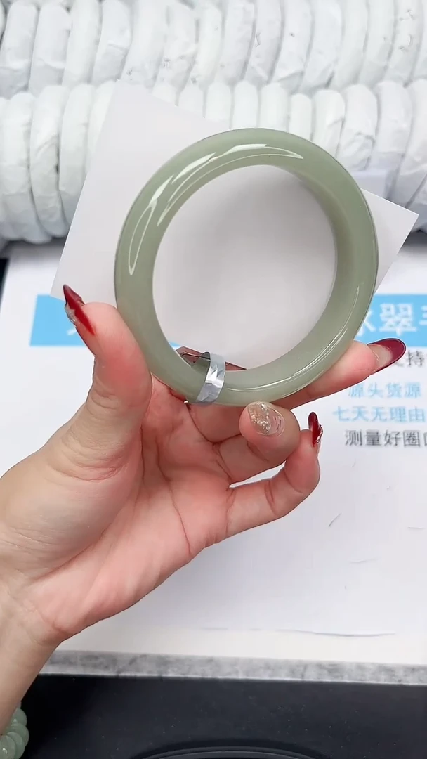 未镶嵌手镯石英质玉105-62.8DK