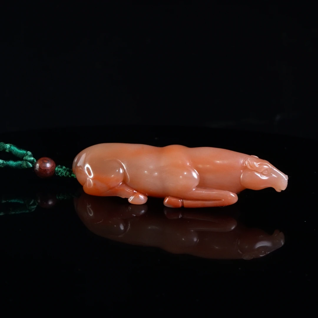 Lot.10.结晶芙蓉一马当先手把件87.4克10.1x2.4x2.6cm