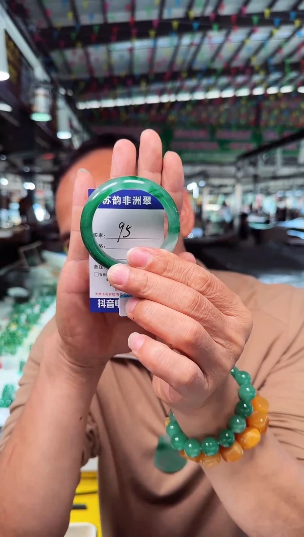未镶嵌手镯石英质玉（非洲翠）52+