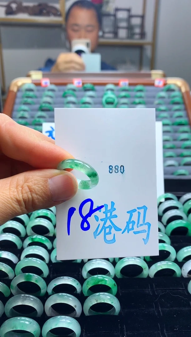 未镶嵌戒圈石英质玉非洲翠