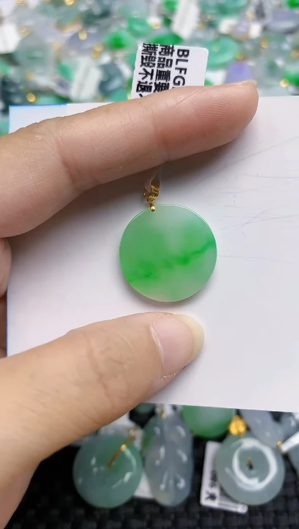 翡翠18K金镶嵌颈饰天然A货翡翠