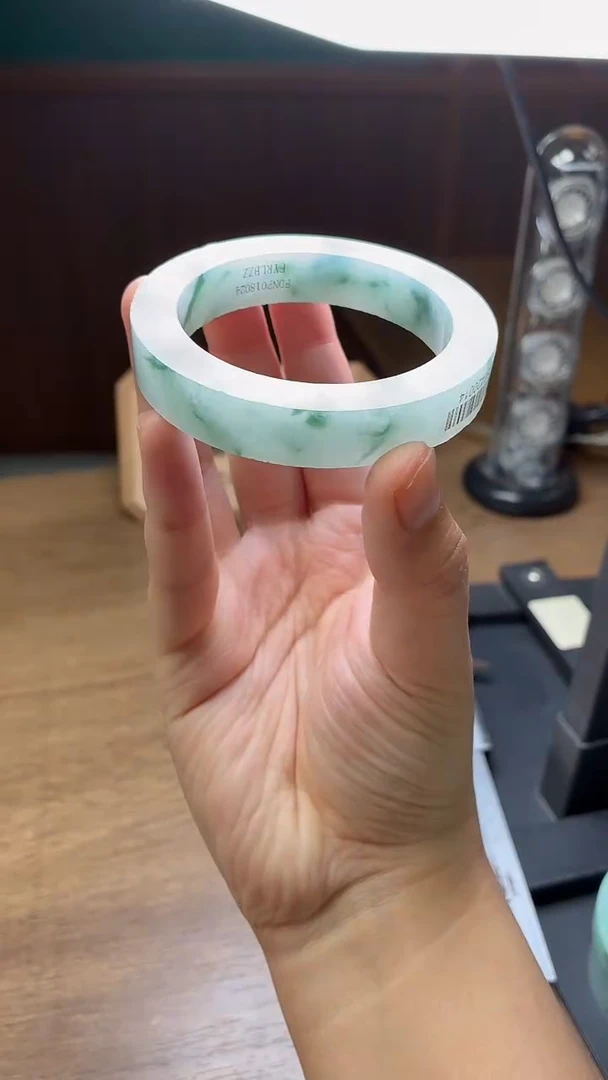 未镶嵌手镯定制翡翠小****?定制