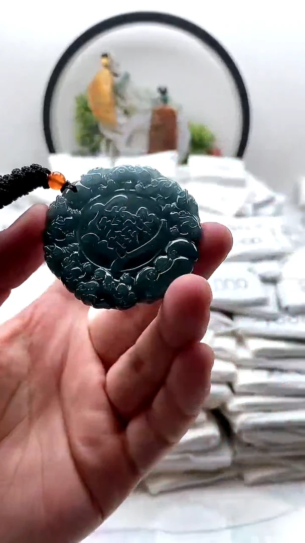 颈饰未镶嵌翡翠招财进宝