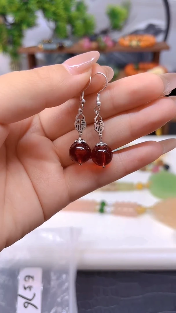 银S925镶嵌血珀耳饰E576