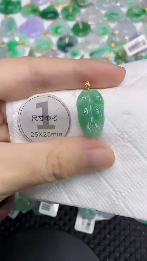颈饰18K金镶嵌翡翠a货百元以下同包裹多件发出的只收取一单运费