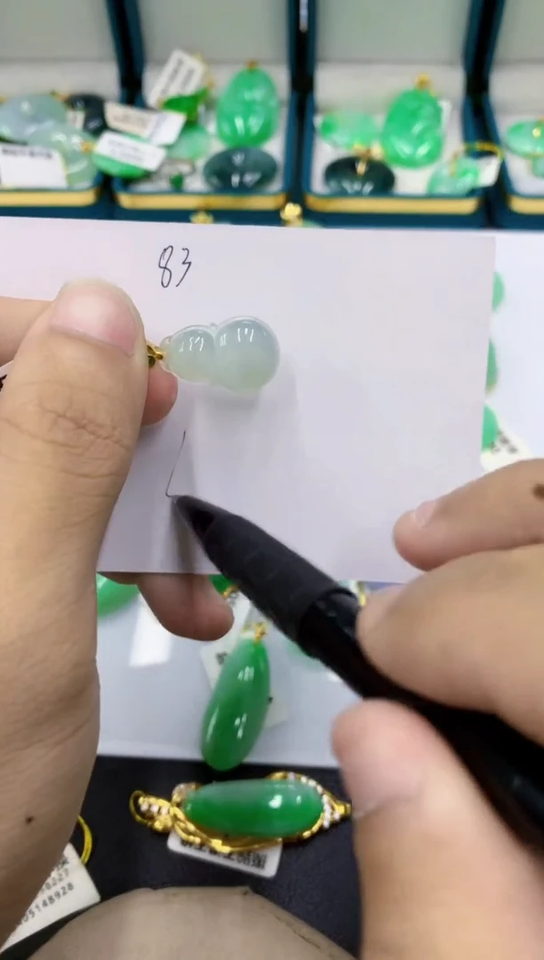 颈饰未镶嵌翡翠翡翠