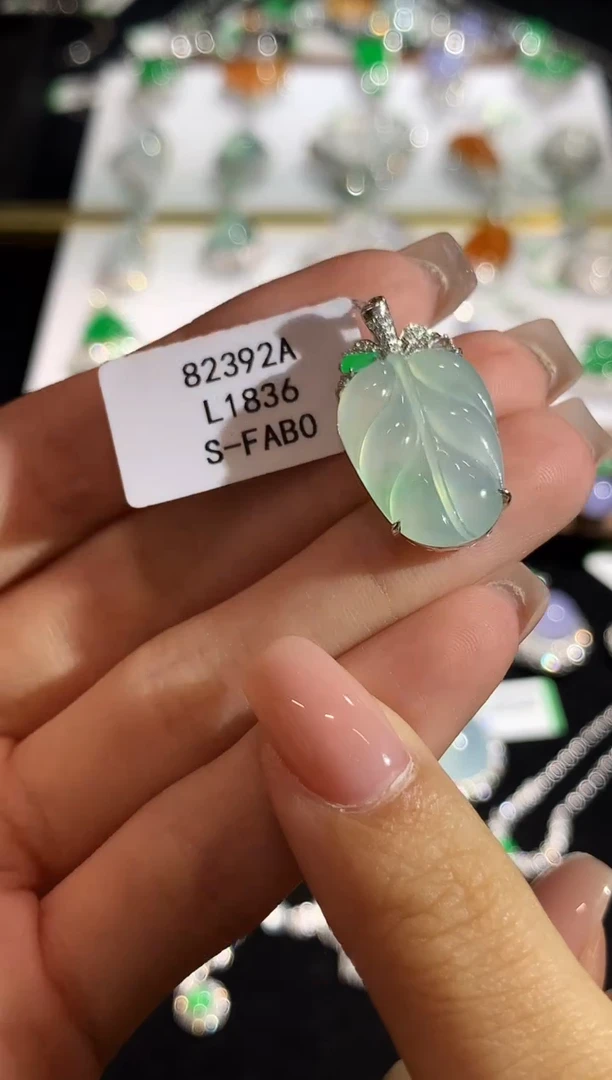 翡翠18K金镶嵌吊坠(不含链)L1836多样性发其一