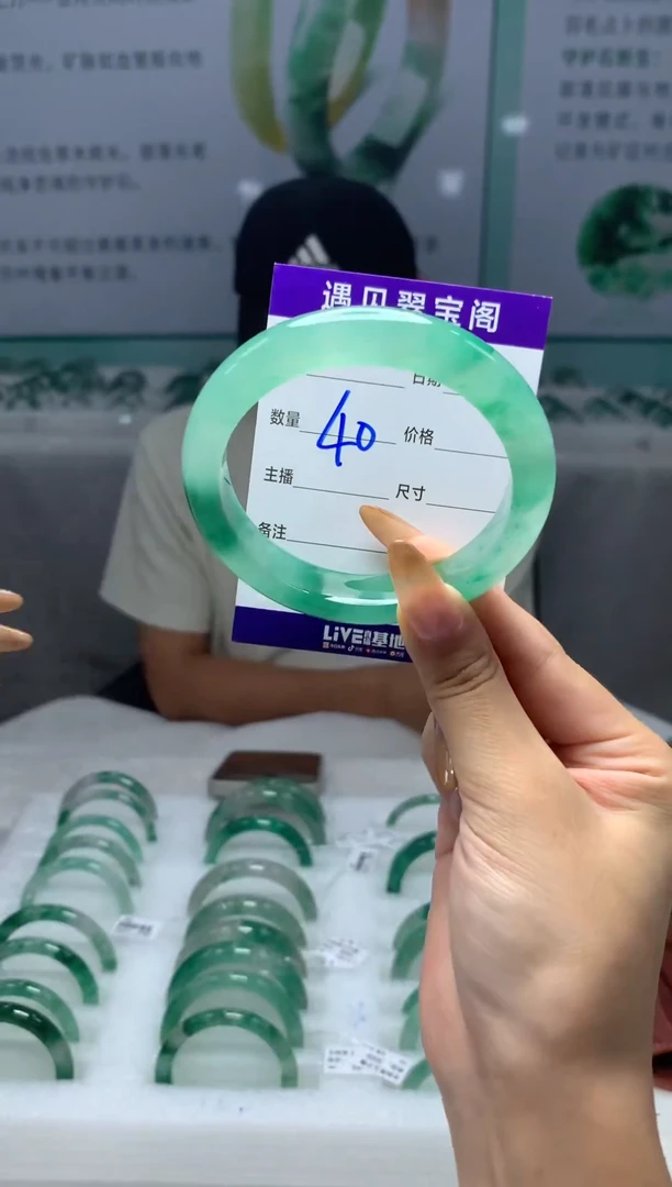 未镶嵌手镯石英质玉（非洲翠）60圈口