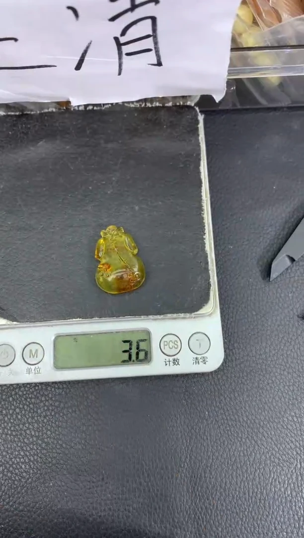 蜜蜡未镶嵌珠宝奇石82