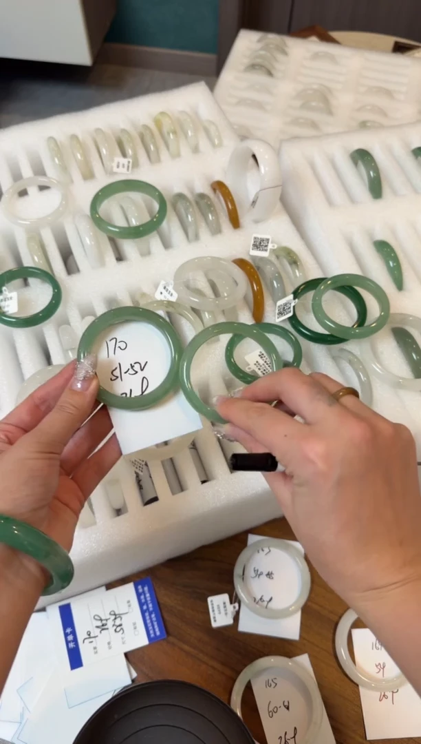 未镶嵌手镯石英质玉170