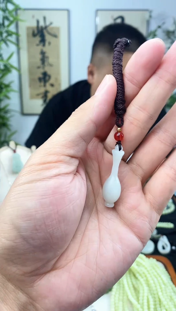 和田玉（糖玉）未镶嵌颈饰1