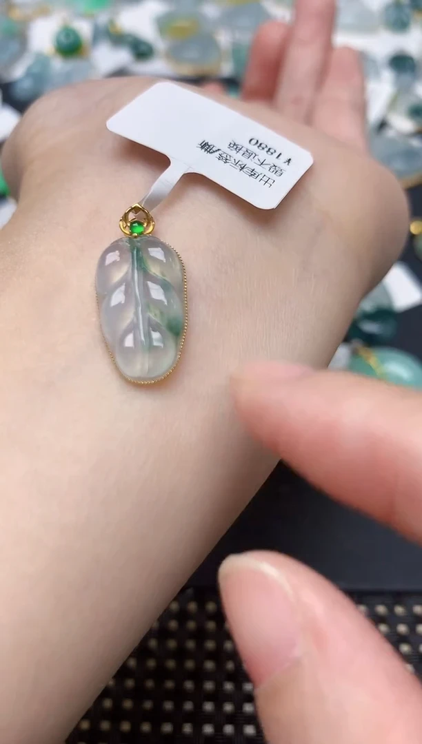 颈饰18K金镶嵌翡翠天然缅甸A货翡翠