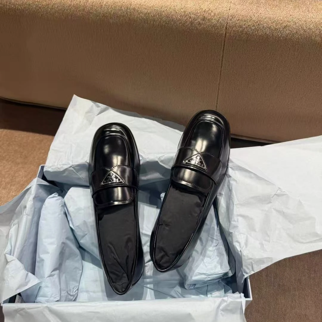 未使用 Prada/普拉达 /六六/女款黑色经典乐福皮鞋