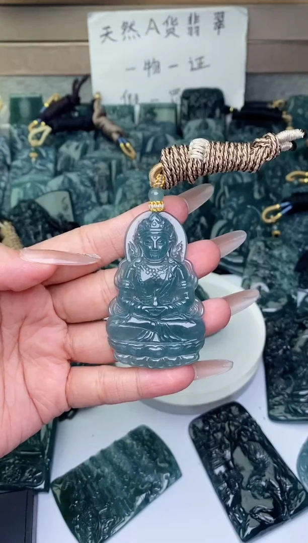 颈饰未镶嵌翡翠