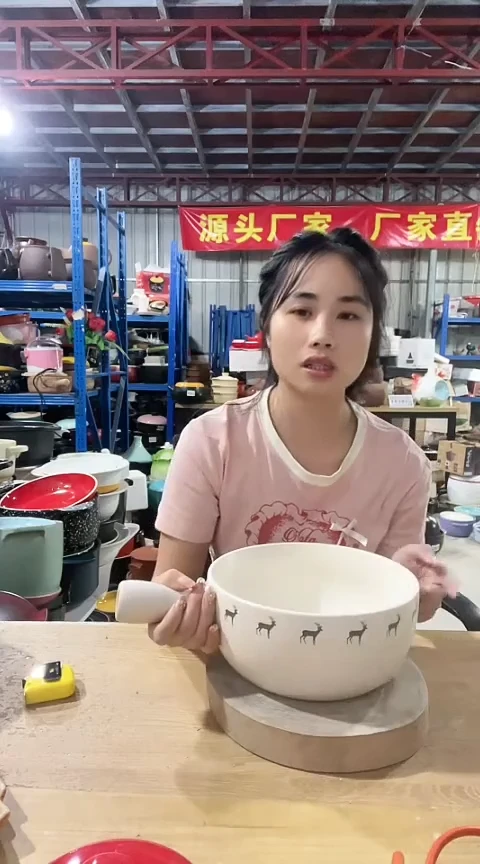 陶大瑕疵手把锅不带盖色差泛黑