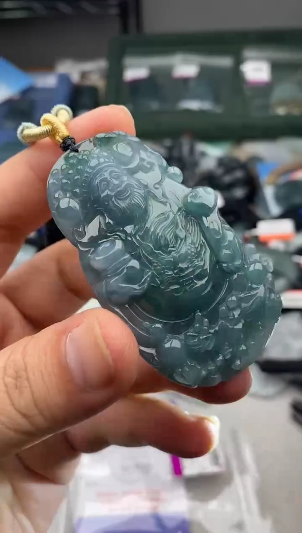 翡翠未镶嵌颈饰多样性发其一