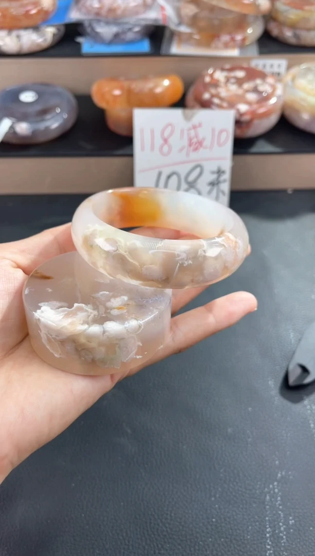 未镶嵌手镯石英质玉59
