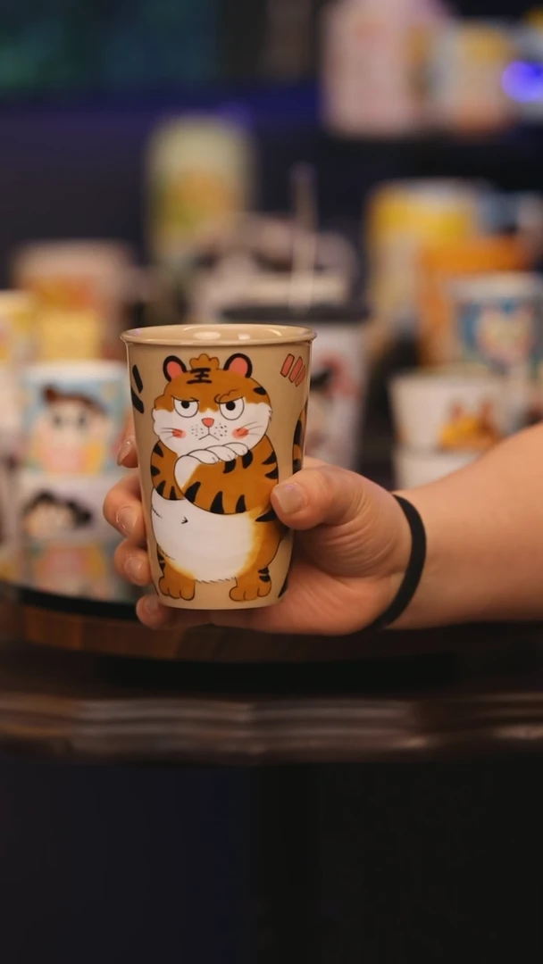 【闪购商品】摆件景德镇釉下彩绘设计师款式陶瓷