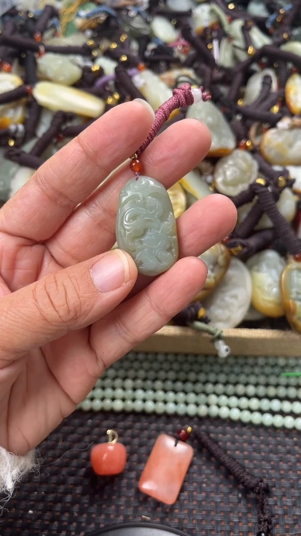 【闪购商品】和田玉颈饰未镶嵌多样性发货没有证书拍一发一有瑕