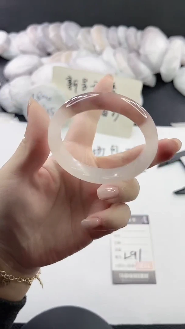 未镶嵌手镯石英质玉L91