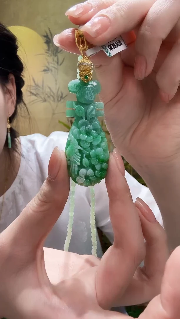 颈饰未镶嵌翡翠吊坠