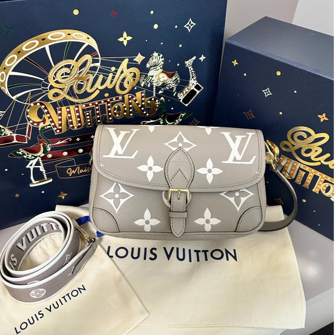 95新 LouisVuitton/路易威登 青奢荟/大象灰法棍斜挎包/87135