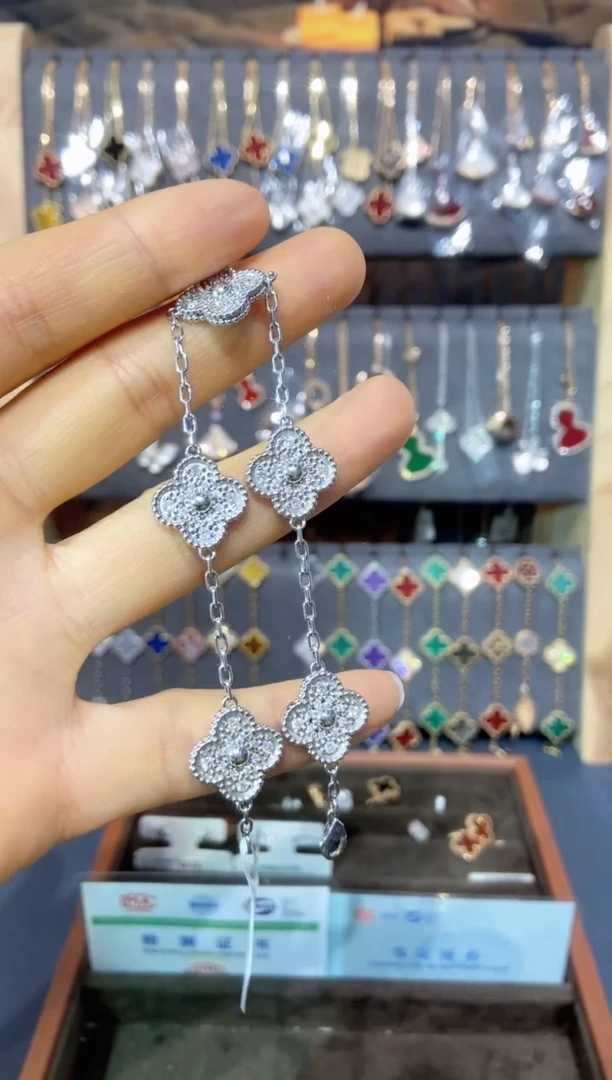 18K金镶嵌手链钻石钻石K白