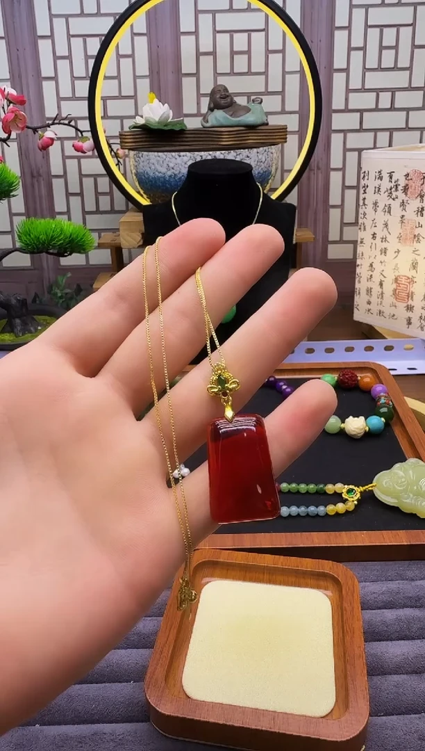 14K金镶嵌吊坠(赠链)血珀D132