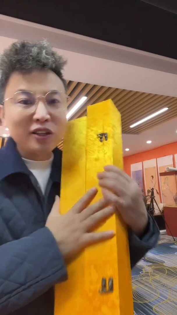 国画带锦盒 雷畅胜 卧龙黄金梅+白石三绝