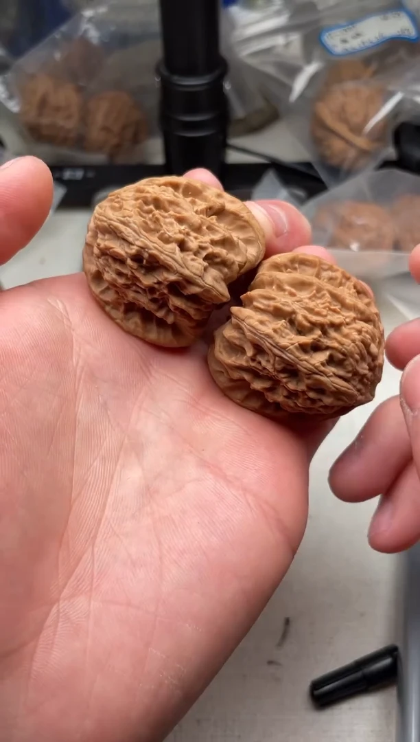 把件文玩核桃三角白