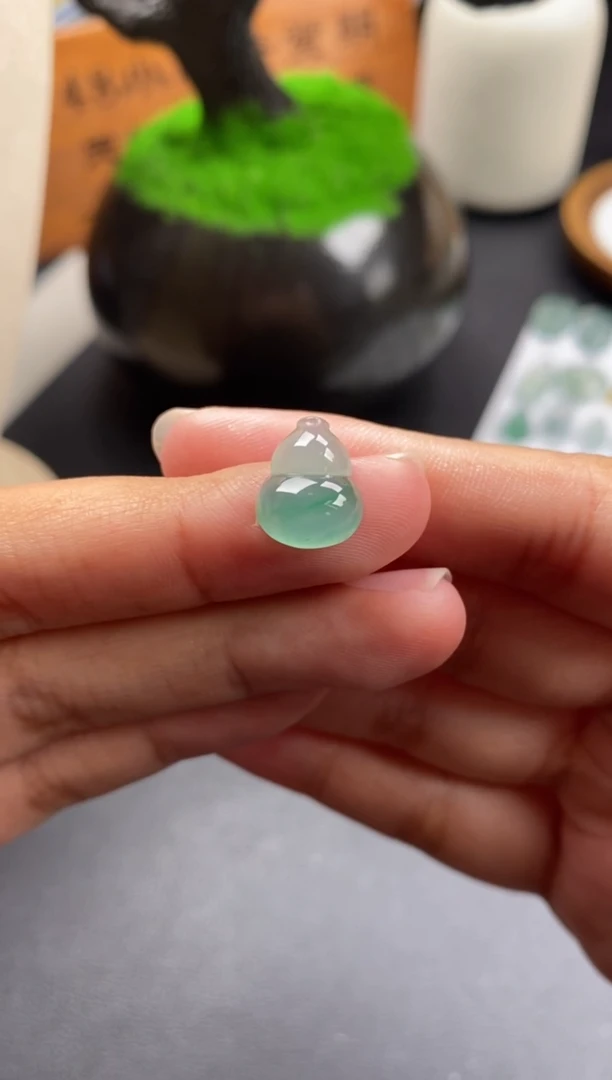 颈饰未镶嵌翡翠翡翠冰种葫芦